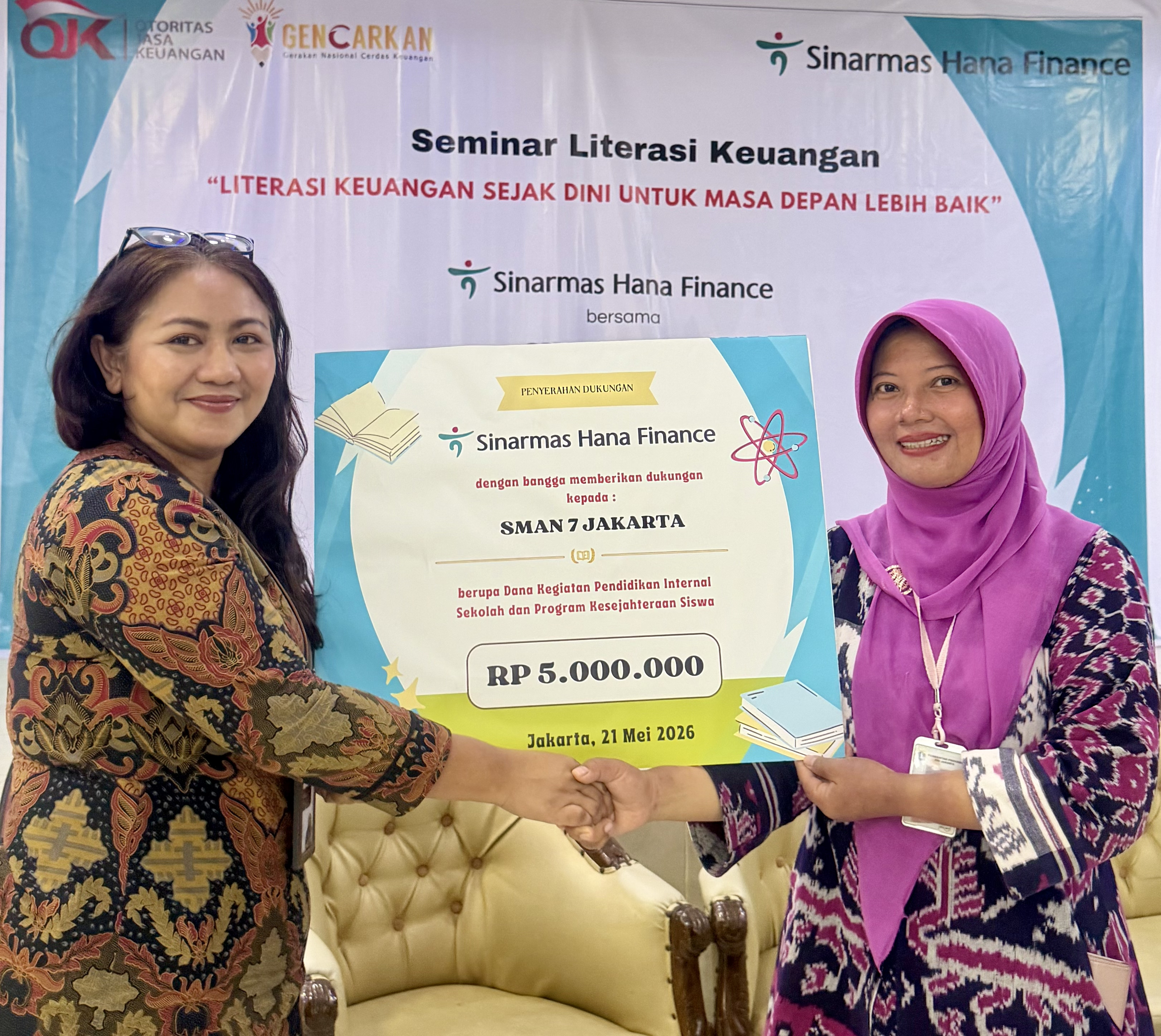 Seminar Literasi Keuangan Seminar-Literasi-Keuangan